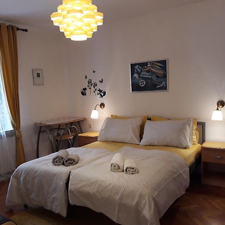 Apartments Garden ロヴィニ エクステリア 写真