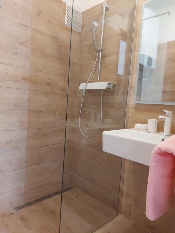 Apartments Garden ロヴィニ エクステリア 写真