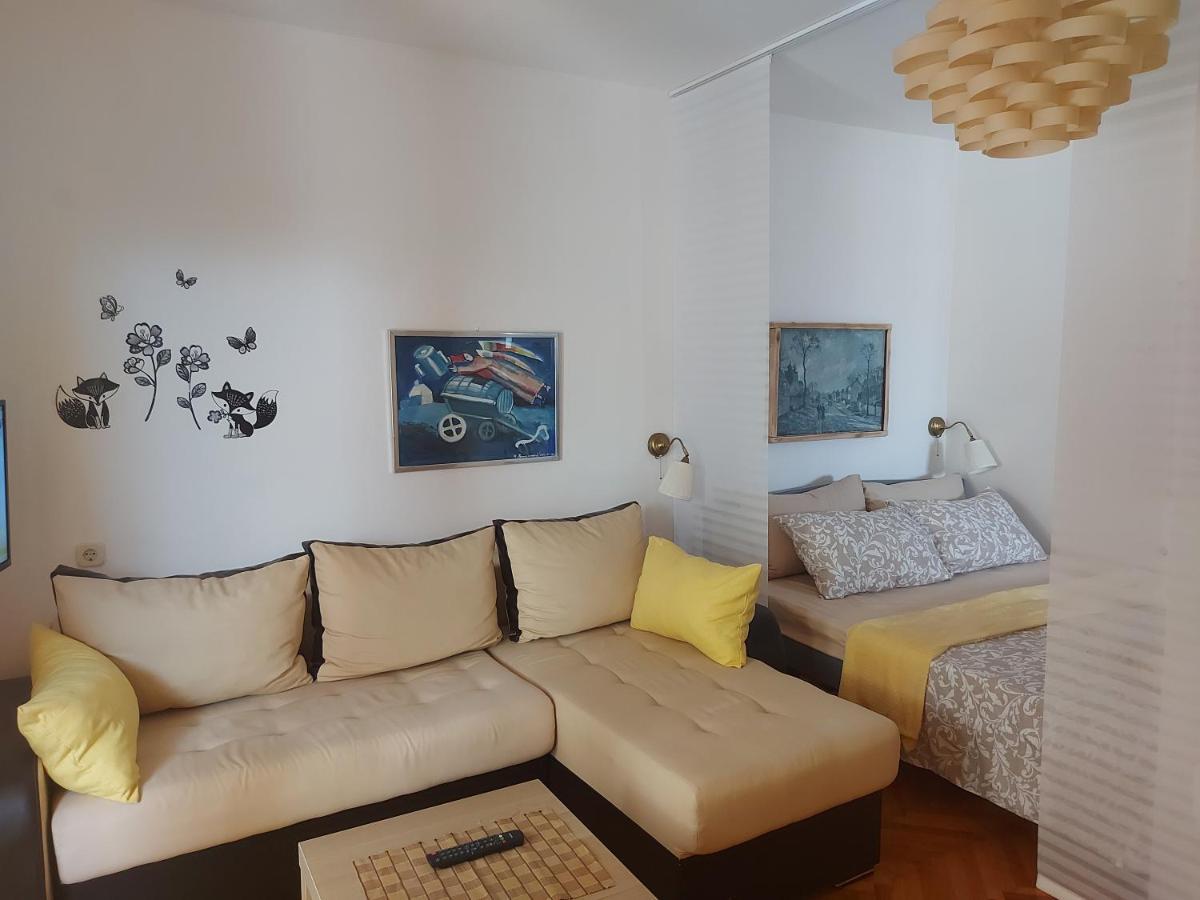 Apartments Garden ロヴィニ エクステリア 写真