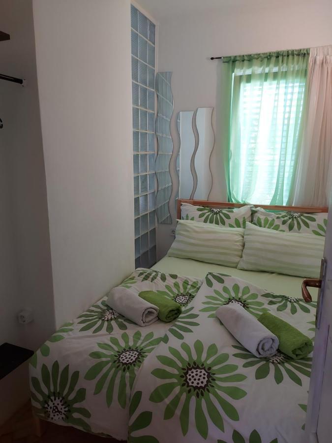 Apartments Garden ロヴィニ エクステリア 写真