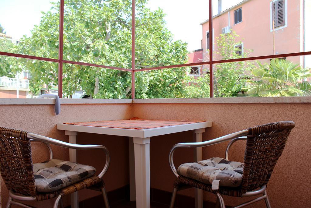 Apartments Garden ロヴィニ エクステリア 写真