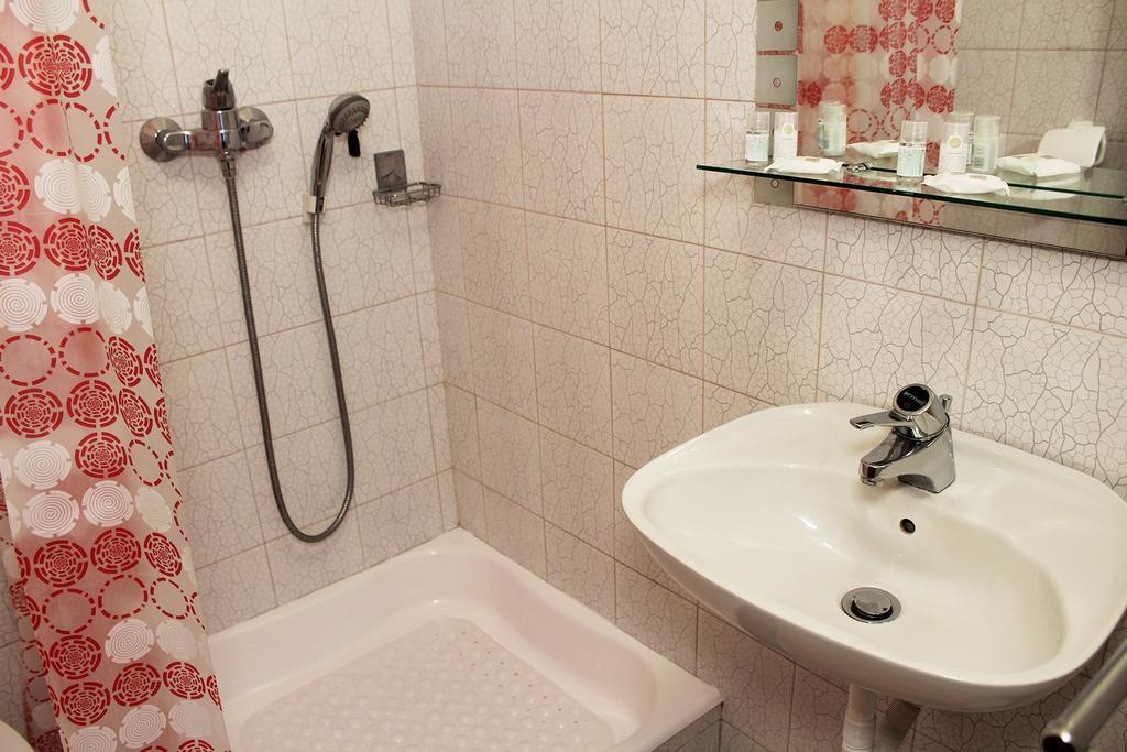 Apartments Garden ロヴィニ エクステリア 写真