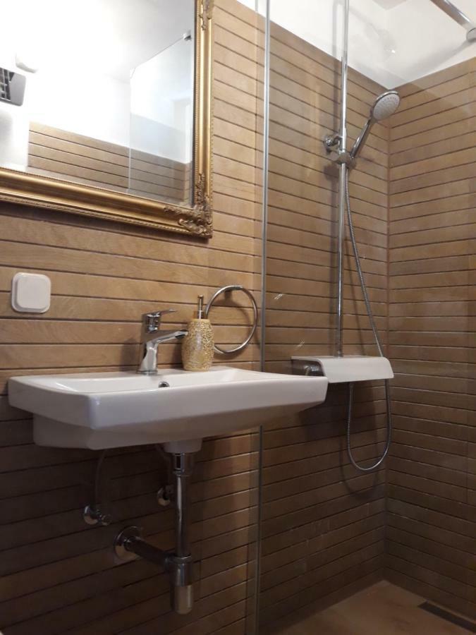 Apartments Garden ロヴィニ エクステリア 写真